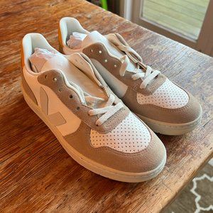 Veja V-10 Womens sneakers 9/40 (Extra White/Sahara/Ouro)